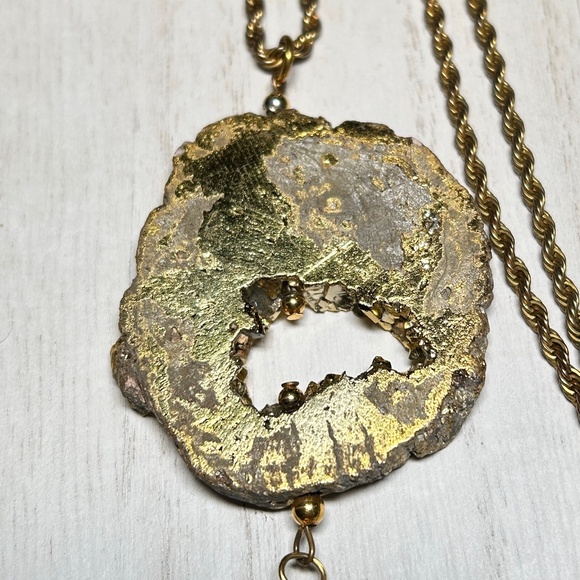 Vintage KJL Natural Geode Slice Agate Pendant Necklace with Gold Leaf accents - Picture 12 of 12